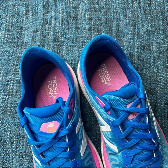 New Balance Fresh Foam 860v11 Running Shoes in Vibrant Sky Blue and Pink - Picture 5 of 9